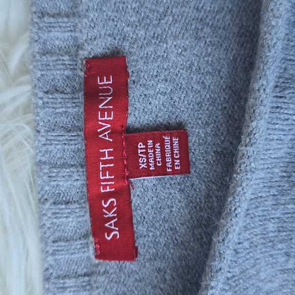 Saks Fifth Avenue Oversized grey sweater - Picture 6 of 9